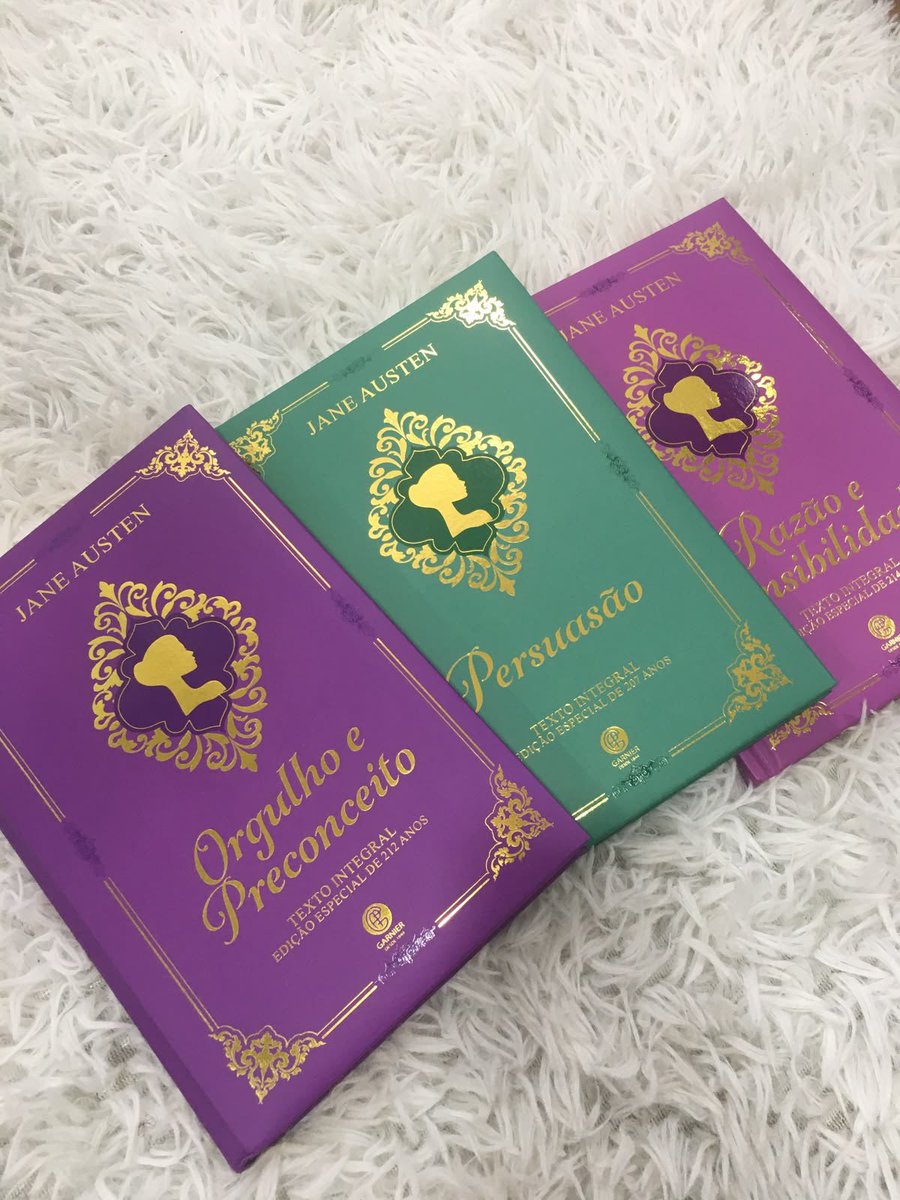junecarstairs's tweet photo. Comprei gente to mt feliz e ansiosa pra chegar serio aaaaa alguém tem? Me mostrem as edições de jane Austen de vocês https://t.co/71CgNUipRa