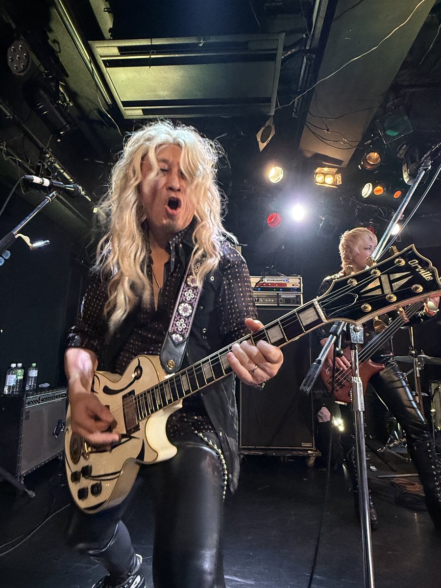 MarslashRock's tweet photo. Tokyo White Snake （白蛇海賊団）
迫力のステージで、その辺の高齢トリバンとの格の違いを感じました。
数十年前の学生の頃の学園祭ノリでやってるバンドとは違うなーと。

やっぱり、何か信念持ってるバンドはステージを観ていても迫力が違いますね。 https://t.co/7cfGWxmanU
