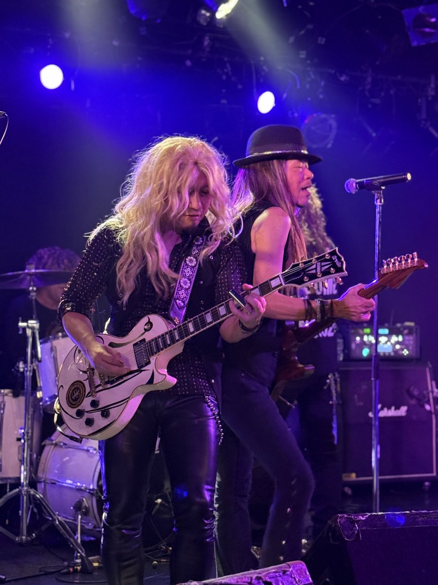 MarslashRock's tweet photo. Tokyo White Snake （白蛇海賊団）
迫力のステージで、その辺の高齢トリバンとの格の違いを感じました。
数十年前の学生の頃の学園祭ノリでやってるバンドとは違うなーと。

やっぱり、何か信念持ってるバンドはステージを観ていても迫力が違いますね。 https://t.co/7cfGWxmanU