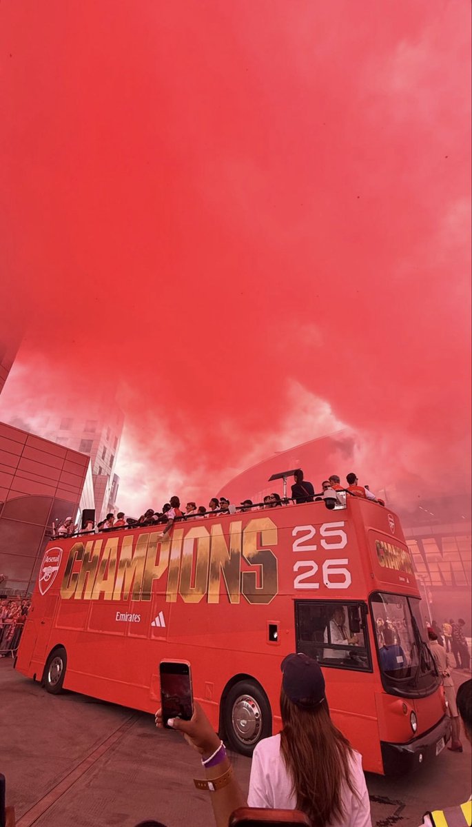 ArsenalN7's tweet photo. CHAMPIONS ⚪️🔴 https://t.co/2bX50MUXnr