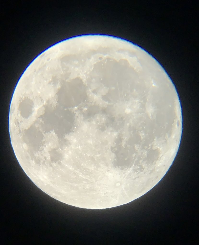 mathlogusk's tweet photo. #満月 #onceinabluemoon #ブルームーン #マイクロムーン https://t.co/TN8nPg1Ugz