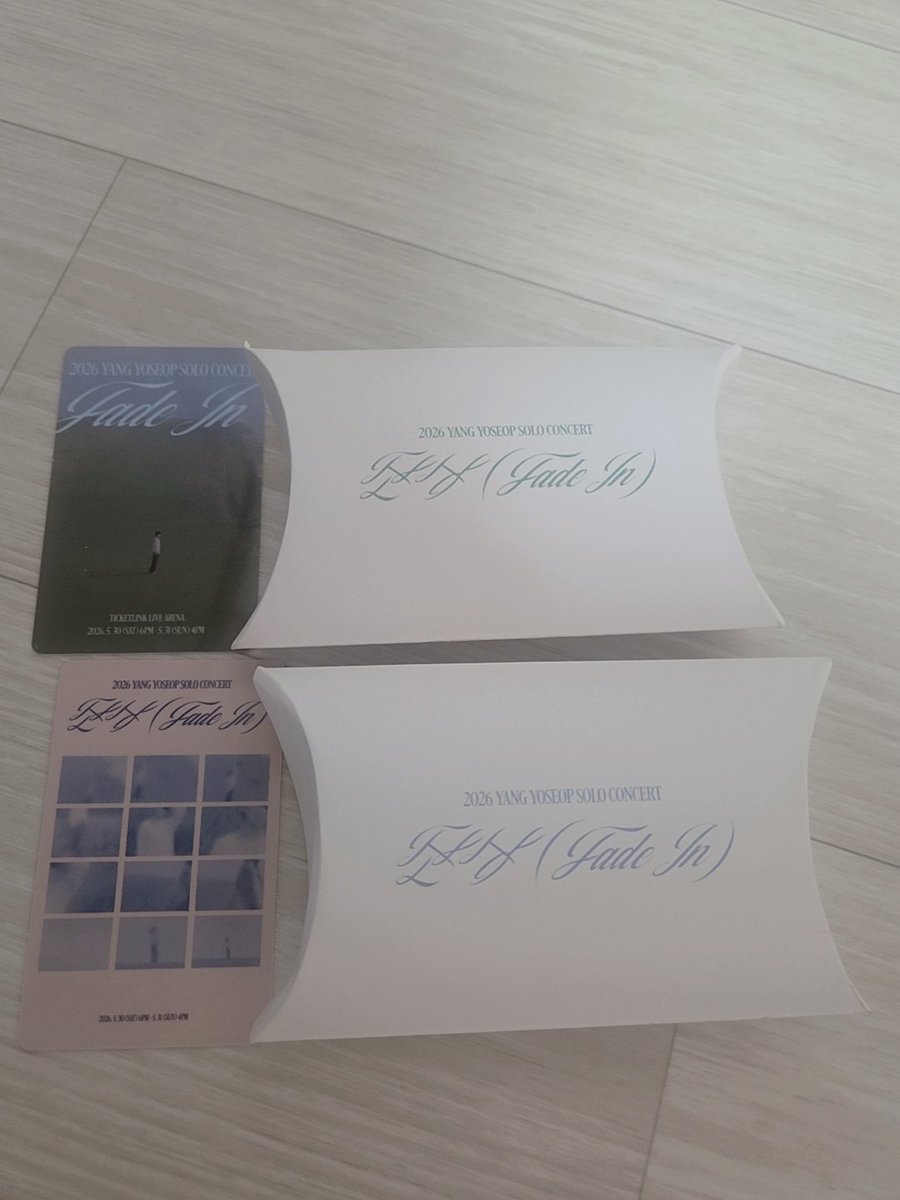 hlt_ve's tweet photo. 가방 정리하다 이제야 발견한 디테일..
첫콘과 막콘의 입장 선물 박스가 색깔이 달라.. https://t.co/05HltiV5UV