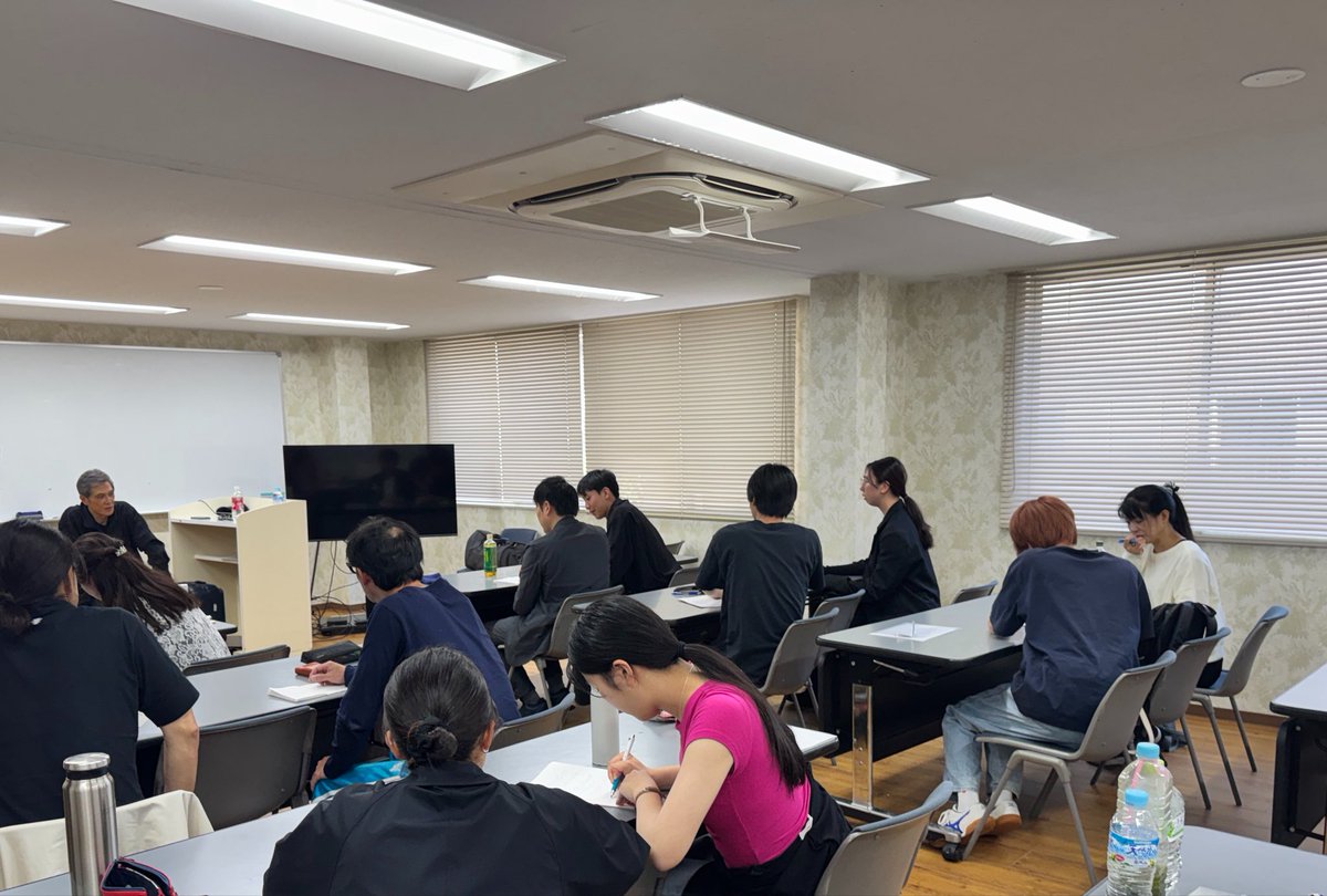 BEC_Ent_osaka's tweet photo. 加藤雅也さんのワークショップにご参加いただいた皆さま、ありがとうございました。
2日間、本気で表現と向き合う皆さんの姿を見て、改めて俳優という仕事を尊敬しました。そんな方々をサポートできること、
一緒に時間を過ごせたことに感謝です。
今日出会えた皆さまの今後を応援しています！ https://t.co/HaDJ5DP5Oq