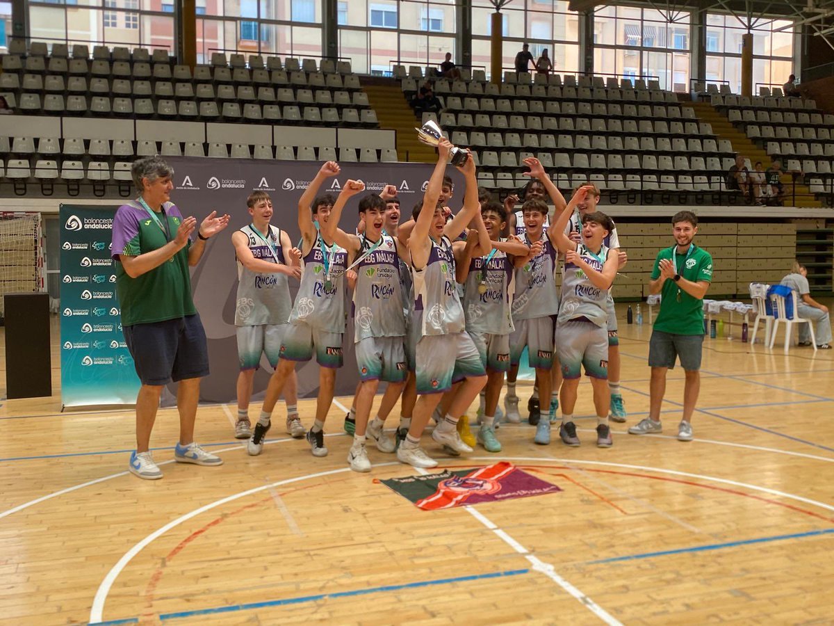 EBGMALAGA's tweet photo. ¡Nuestros Cadetes Rincón Salud Campeones de #CopaFederación ! 

Esta mañana nuestros cadetes se han enfrentado a @CBNovaschool en la final de la categoría, consiguiendo la victoria 💪🏼🥇¡Enhorabuena equipazo! 

@fundacionrincon
@FundUnicaja
@BAUHAUS_es
@telepizza_es

#somosEBG🧡💚 https://t.co/yO3a1ow1J7