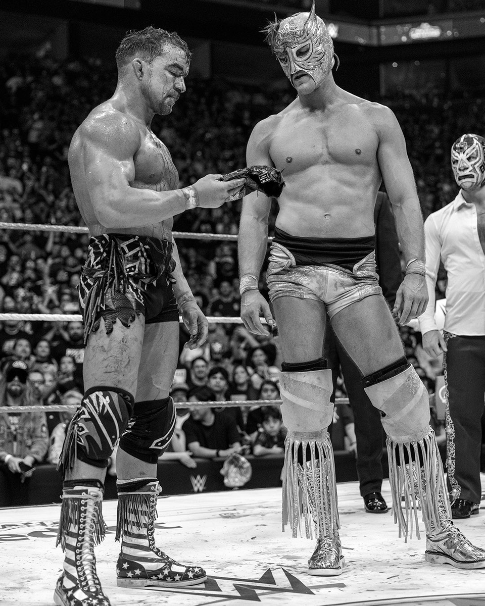elorbewrestling's tweet photo. Anoche presenciamos una de las mejores luchas de todos los tiempos y la mejor del 2026.

El Héroe de México, el Grande Americano escribió una página dorada en la historia de AAA/WWE. 
Una batalla de honor, pasión y orgullo mexicano y gracias  @WWEGable 

#AAA #WWE https://t.co/YYxBZX6kes