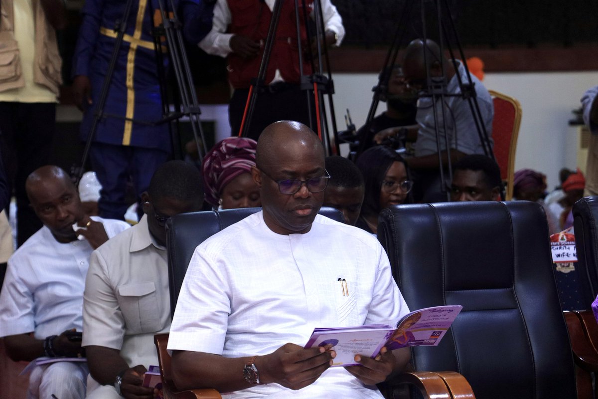 Caleb_spdf's tweet photo. HE &amp; HE Makinde... present at the retirement thanksgiving program of Chief Mrs Olubunmi Oni, Oni
@Hon_Jesugbemi 
@Oyoaffairs 
@jexsz https://t.co/xX6uGAjHQ1