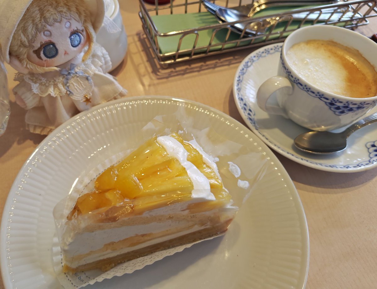 mcomco_nui's tweet photo. 🍍🍰美味しかった＆楽しかった〜！
話したいことたくさんありすぎてあっという間の数時間……くじもペリペリさせてもらっちゃった😆🎶 https://t.co/DP9mcq54zT