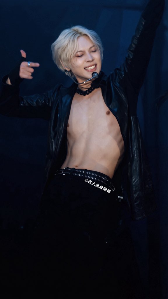 Zhang_H_X's tweet photo. 📷 2026/5/31
🗡️
#샤이니 #태민 #SHINee  #TAEMIN
#2026샤이니월드VIII 
#2026_SHINeeWORLD_VIII_THE_INVERT https://t.co/NlE5ug2Mlj