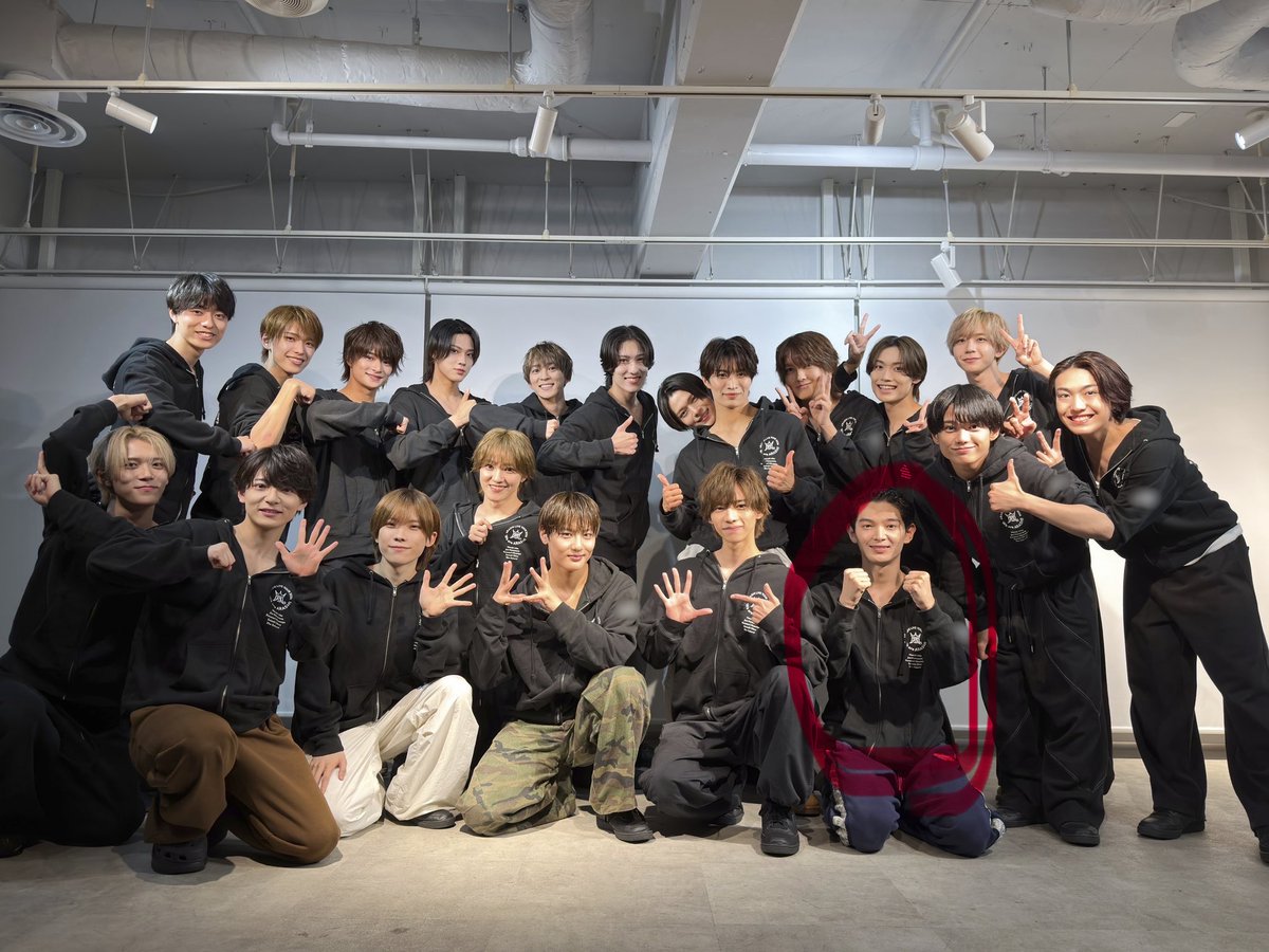 shogenhida's tweet photo. 寄せ書きに極細マッキーで書いた内村颯太です！
よろしくお願いします！！ https://t.co/LfcT4irLRX