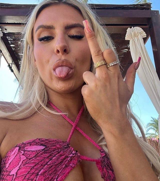 Hot Blondes🤭 tweet media