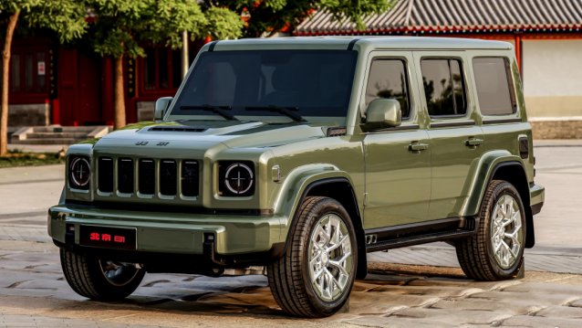 TychodeFeijter's tweet photo. Beijing BJ81 - new photos - in army green

Beijing is a Chinese car brand owned by BAIC. The Beijing BJ81 is the successor of the long-running Beijing BJ80. Chinese Jeep/Mercedes/Land Rover copy coolness at its best!

- retro design with a Jeep-like grille, wide wheel arches, big fat bumpers, and shiny wheels. 
- 3 rows, six seats.
- the dashboard is massive, with an interesting center stack layout, and old-school buttons.
- barn rear doors.
- One of 3 new Beijing models for this year.
- Launch in late Q3.

The latest reports indicate that the BJ81 will be offered with ICE (2.0 turbo) and EREV (1.5 turbo + two electric motors) power trains.