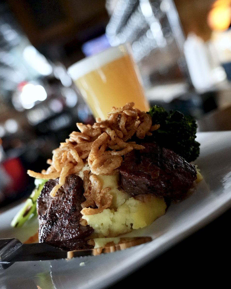 GriffonPub's tweet photo. ✅ Steak
✅ Mashed Potatoes
✅ Onion Frizzles
✅ Broccolini
✅ @GriffonBrewing Pub Life IPA https://t.co/XGxBnnv2Kj