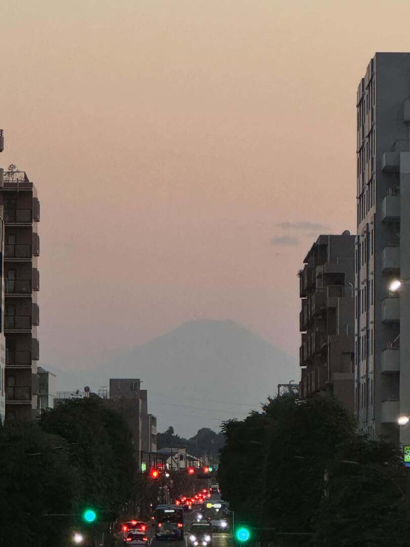 noanoa07's tweet photo. 2026.5.1 #東久留米駅からの富士山
夕暮れの #シルエット富士 が見えました
#富士山 #東久留米駅 #富士山が見える駅
富士山が見える https://t.co/mKXBGq6Xix https://t.co/vcp3771sGB