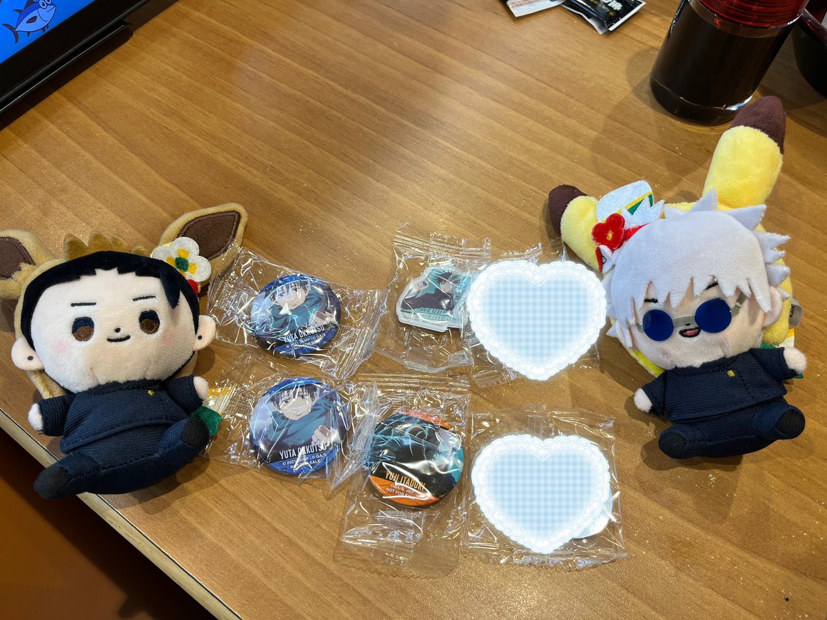 sooooosuke0914's tweet photo. 【交換】くら寿司 ビッくらぽん 呪術廻戦

譲：乙骨缶バッジ2/虎杖缶バッジ/伏黒アクリルステッカー

求：缶バッジ五条B/夏油/夏油・五条

新宿手渡しまたは郵送交換

検索からでもお気軽にお声掛けください https://t.co/h6HP6PuS9M