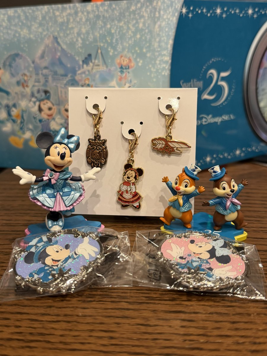 samuinoyadaaa's tweet photo. ミニーちゃんに好かれてウハウハ🎀
25周年中にピンバッジはコンプしたい所存 https://t.co/pGvCsV9NrW