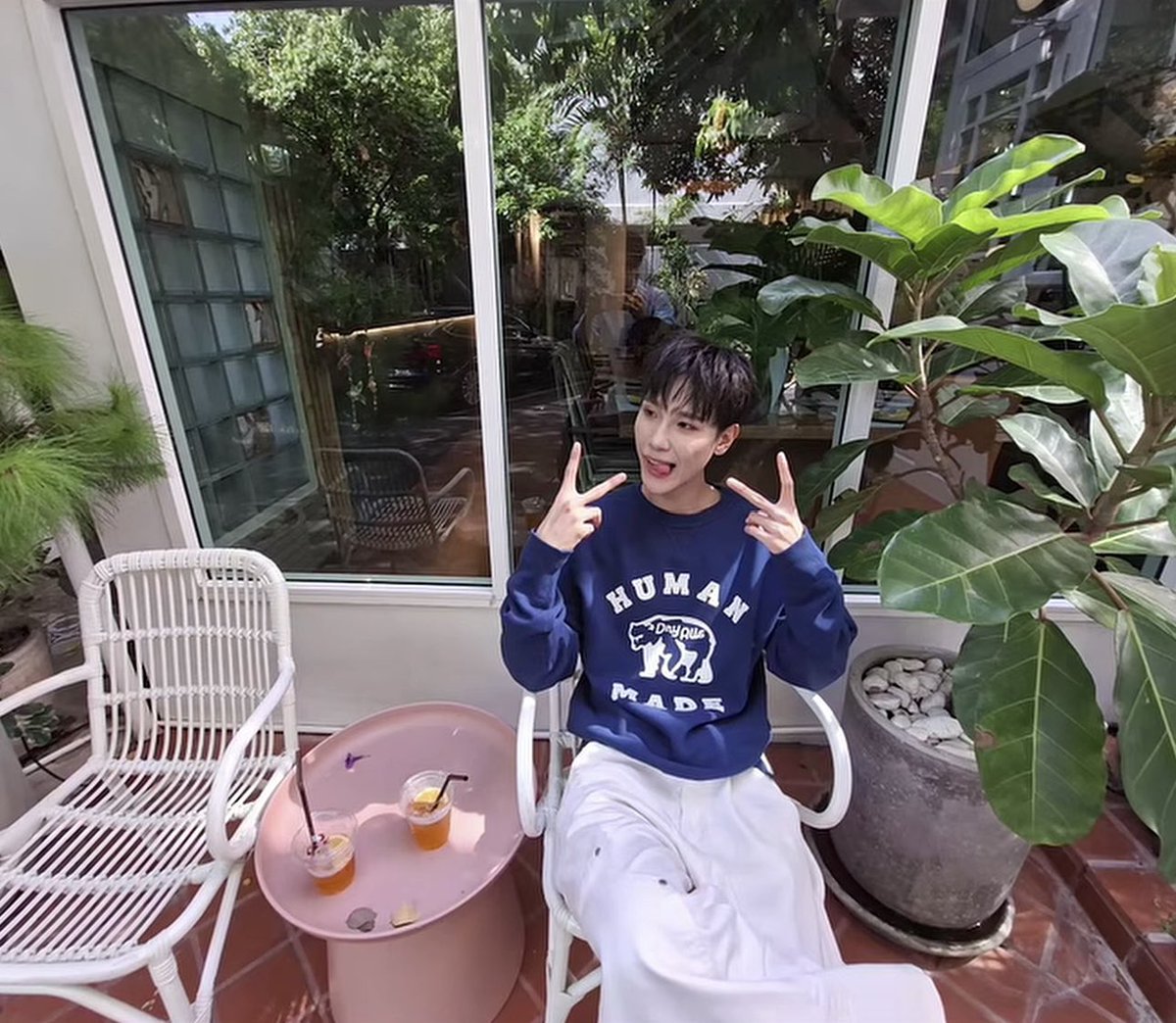 JMCheckin's tweet photo. ที่ใจสั่นเพราะกาแฟ หรือ เพราะแกฟะ ☕️
ตามรอยโลเคชั่นถ่ายรีวิว GalaxyA57
📌 Cosmos Cafe Bangkok
👉🏻 36/1 ซ. สุขุมวิท 23 แขวงคลองเตยเหนือ เขตวัฒนา กรุงเทพมหานคร 10110
https://t.co/rMnZCECc46
#Junniorrs #จูเนียร์ปณชัย #JMCheckin
#จูเนียร์มาร์ค #Juniormark https://t.co/bB6vAEvFKu