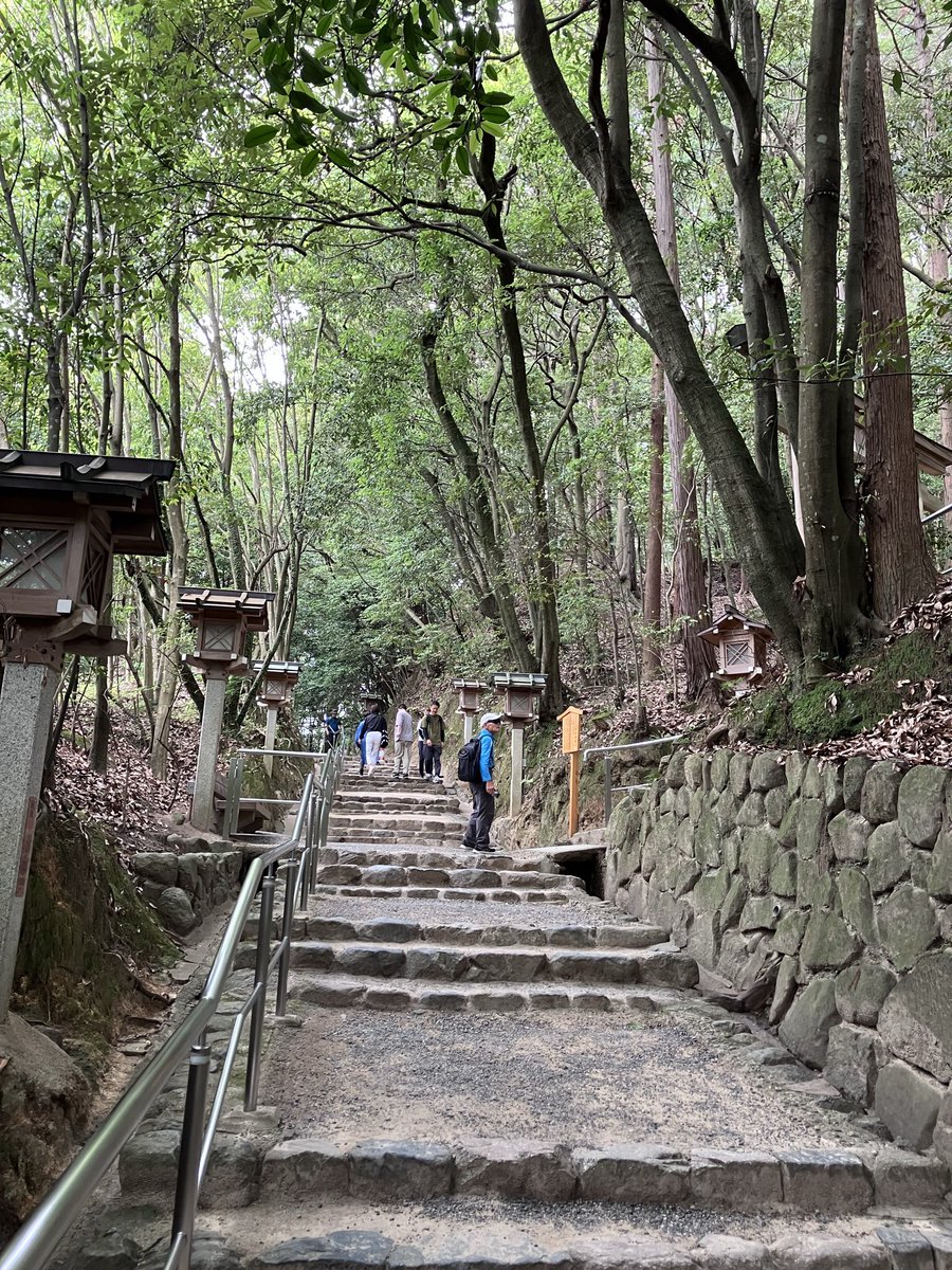 itida2735's tweet photo. Nara is a town of history, romance, and famous sweets.
#英語勉強
#奈良
#大神神社
#みむろ https://t.co/R0kEvYDih5