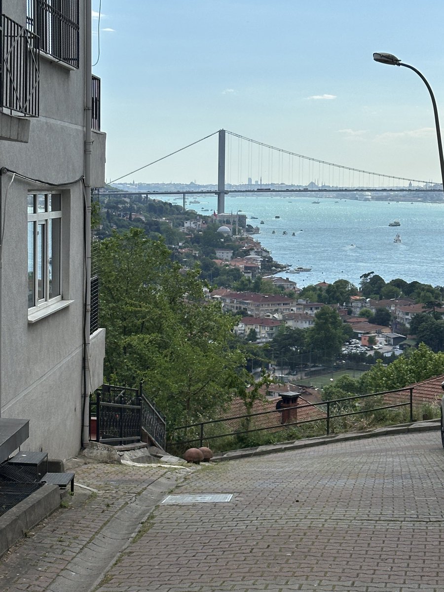 onderkayaistan1's tweet photo. Boğaza açılan yollar. Çengelköy sırtlarından Beylerbeyi’ne bakış https://t.co/BSIFiWpsn6