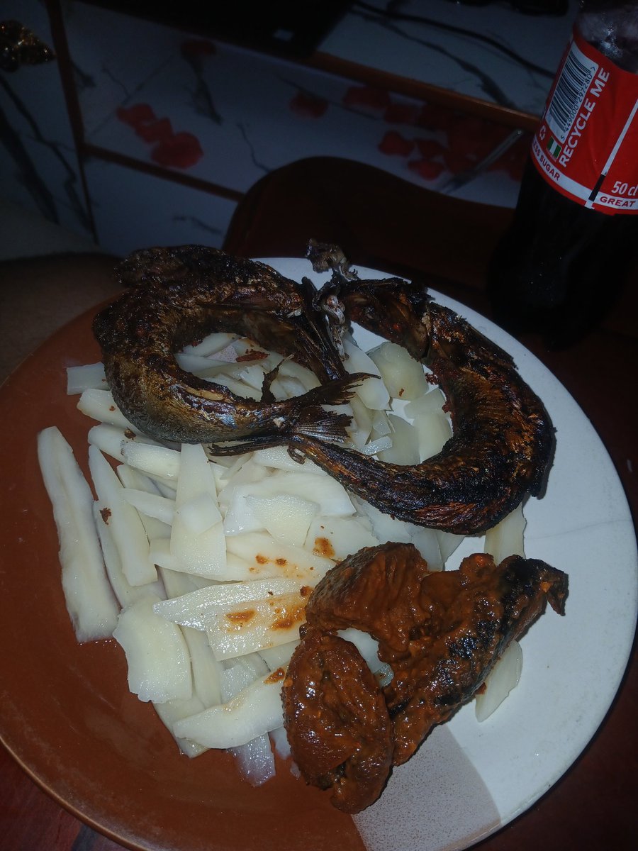deman_005's tweet photo. Eating cassava for lunch 

I know most of you can't relate 

Only lapo kidz can relate https://t.co/GrBjEtuHIw