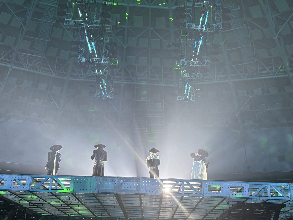 pyoneri137's tweet photo. SHINeeソウルコン1日目❣️SHINeeに揃って会えたことが嬉しすぎて、本当に目がずっと足りなかった🥹💓エビバディを見た時は涙出た😭一人一人の表情とパフォーマンスの素晴らしさでわたしが死ぬ時にぜったい思い出す場面です！！！！！絶対に！！！！！ #2026_SHINeeWORLD_VIII_THE_INVERT https://t.co/2ztzjQhPeZ