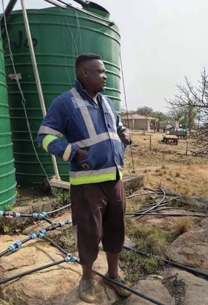 LeratoPillayZA's tweet photo. Meet Mlungisi Majazi Maseko, a 41-year-old farmer and true good Samaritan from Mooiplaas village in Mpumalanga, South Africa, who used his R1.3 million Road Accident Fund payout to install running water pipes for his community after the local municipality failed to deliver.106
His selfless act of ubuntu has earned him widespread honour and recognition.
Hero 🇿🇦🫡
By Sowetan