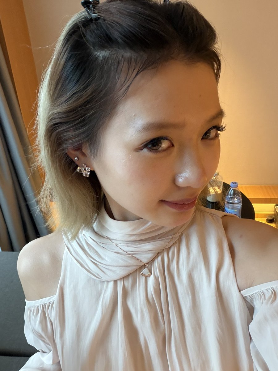 hulfng2's tweet photo. 我受不了你头发了！ https://t.co/iCeYDDaOMC