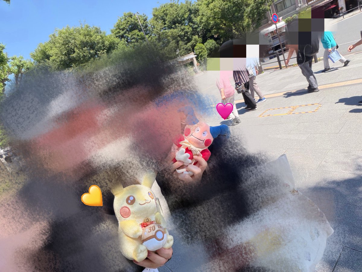 Average112345's tweet photo. 交換！ロケカしかない笑
交換してくださったフレンドの皆さん
ありがとうございました♪
結婚祝いまで頂いて(T ^ T)嬉しい🥳

ドイツのフレンドさんとお会いして写真撮ったんだ〜📸🫶🏻楽しい時間でした🥰 https://t.co/GuMjJcDAdu
