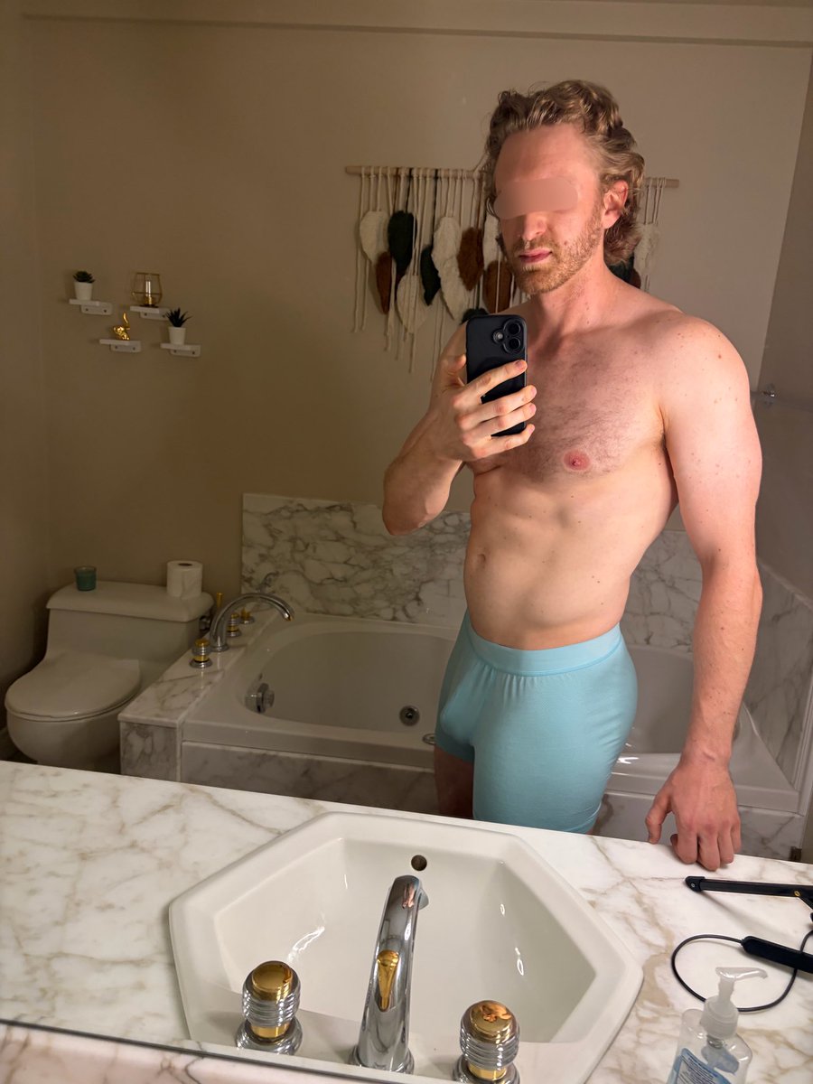 MattyD_403's tweet photo. Decided to grow out the flow for the first time ever. Which color does it look better with, blue or gray? https://t.co/q4lDOArBdz