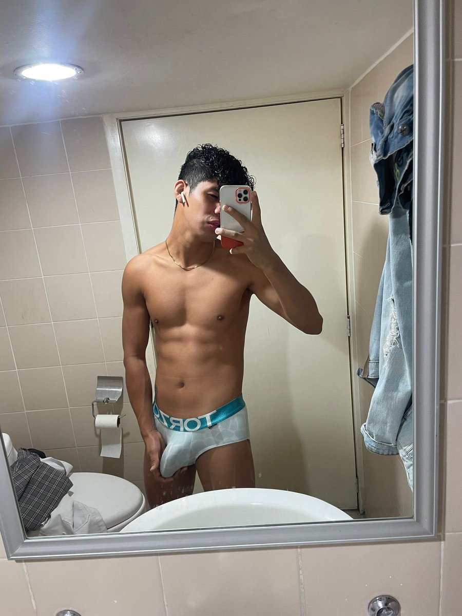 Sebastian1996s's tweet photo. Se me va explotar https://t.co/RePinGfx3j