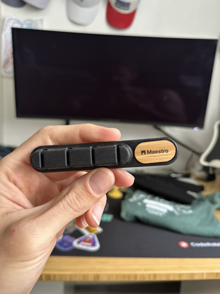 flexbox_'s tweet photo. won a cable clipper at @appisconf and it's unironically changed my desk setup

not even joking

here's why this tiny tool matters more than you think 👇 https://t.co/boiqPX8Gso