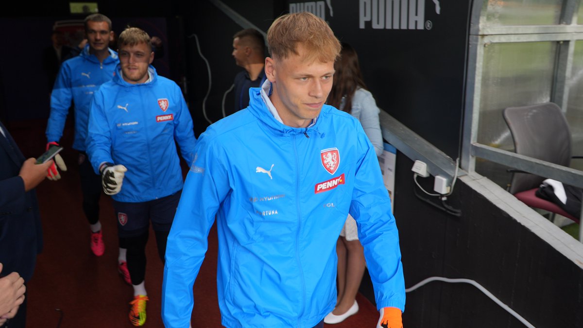 ceskarepre_eng's tweet photo. Goalkeeper Lukáš Horníček 2⃣3⃣🧤 and midfielders Alexandr Sojka 2⃣ &amp; Pavel Bucha 5⃣ are preparing for their debuts. https://t.co/aKgd27Aflb