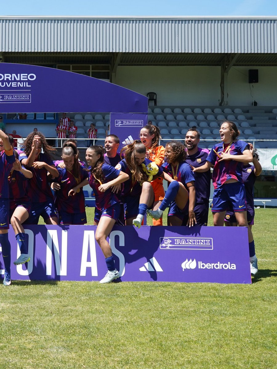 FCBfemeniA's tweet photo. 🏆 SOM CAMPIONES DE TORNEIG JUVENIL 🏆 https://t.co/6tAlHT1BQj