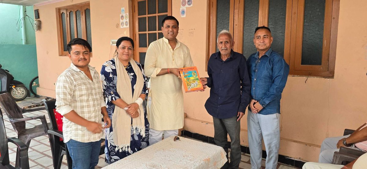 vbhagat15's tweet photo. आज कालाढूंगी विधानसभा के कमलवागांजा मेहता मे प्रधान मनीष भट्ट जी के साथ जनता जनार्दन से भेंट की एवं अनेक विषयो पर चर्चा की।
इस अवसर पर ब्लॉक प्रमुख मंजू गौड जी, पूरन गौड जी, मनीष आर्य जी समेत गणमान्य उपस्थित रहे। https://t.co/Ue3twWfWMJ