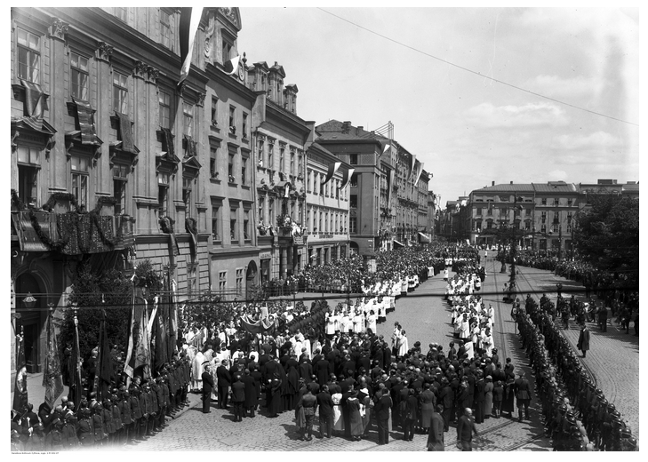 Jan34733995's tweet photo. 31.05.1934 r. - uroczystość Bożego Ciała w Krakowie.

#BozeCialo https://t.co/gMZQCsFzMw