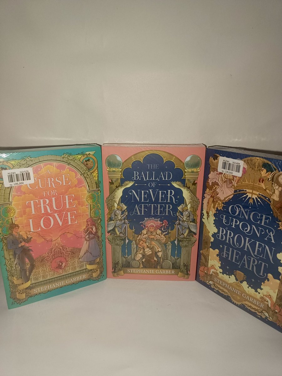 zezhya's tweet photo. @bibliobase WTS JASTIP ALL SEALED ORIGINAL 
RAPIJALI 1 SET : 225
ONCE UPON A BROKEN HEART 1 SET : 200 https://t.co/bN1Z9O0PoU