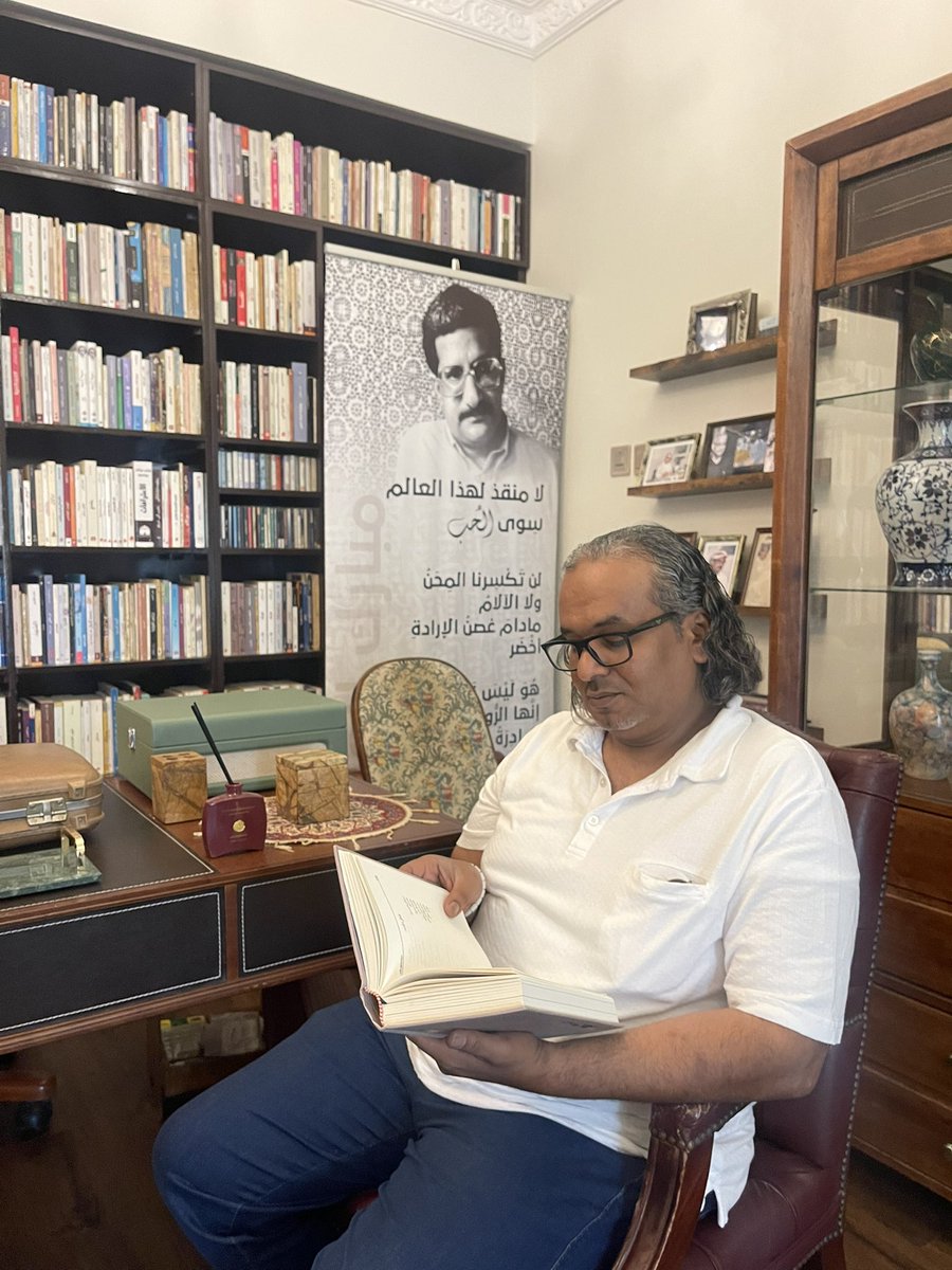 ahmedmff's tweet photo. على سبيل الاحتفاء بصدور الأعمال الشعرية الكاملة للشاعر #مبارك_العامري عن منشورات كلمات @MWaltwzy العراق… وها أنا في حضرة مكتبته وعالمه الذي عاش فيه. 
شكراً لبيد @Labeed32 https://t.co/vh9Jdid255