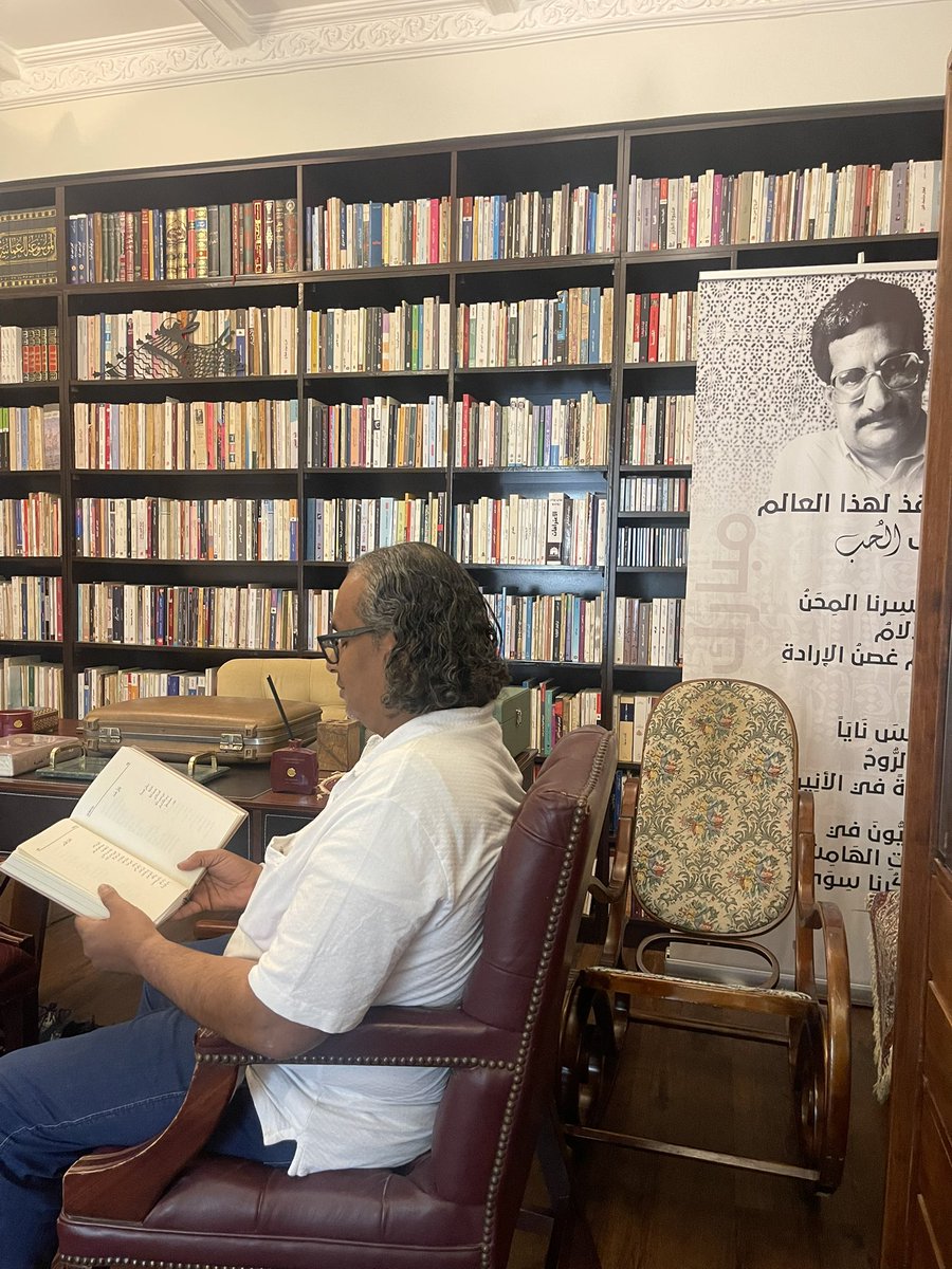 ahmedmff's tweet photo. على سبيل الاحتفاء بصدور الأعمال الشعرية الكاملة للشاعر #مبارك_العامري عن منشورات كلمات @MWaltwzy العراق… وها أنا في حضرة مكتبته وعالمه الذي عاش فيه. 
شكراً لبيد @Labeed32 https://t.co/vh9Jdid255
