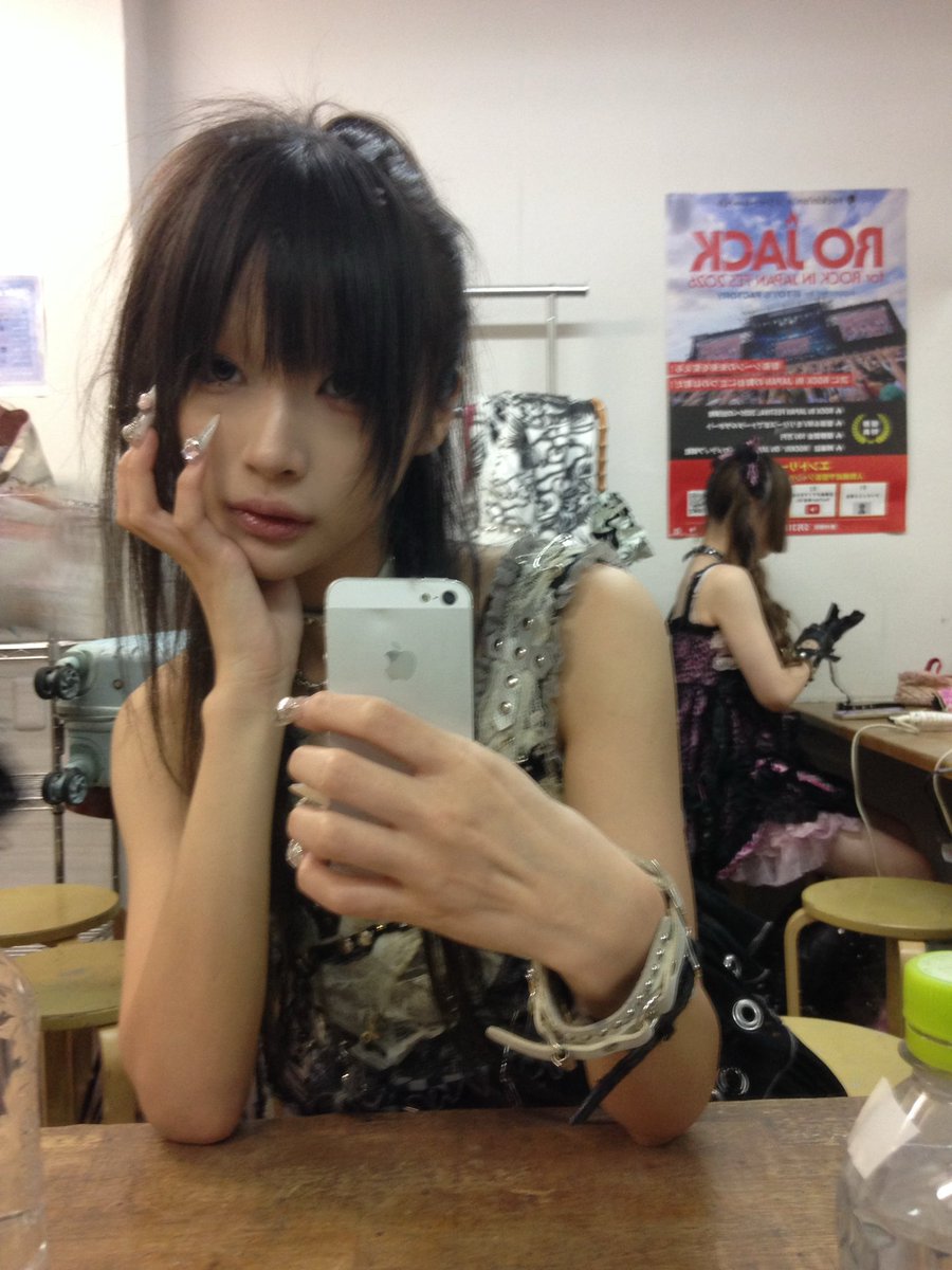 シノ tweet media