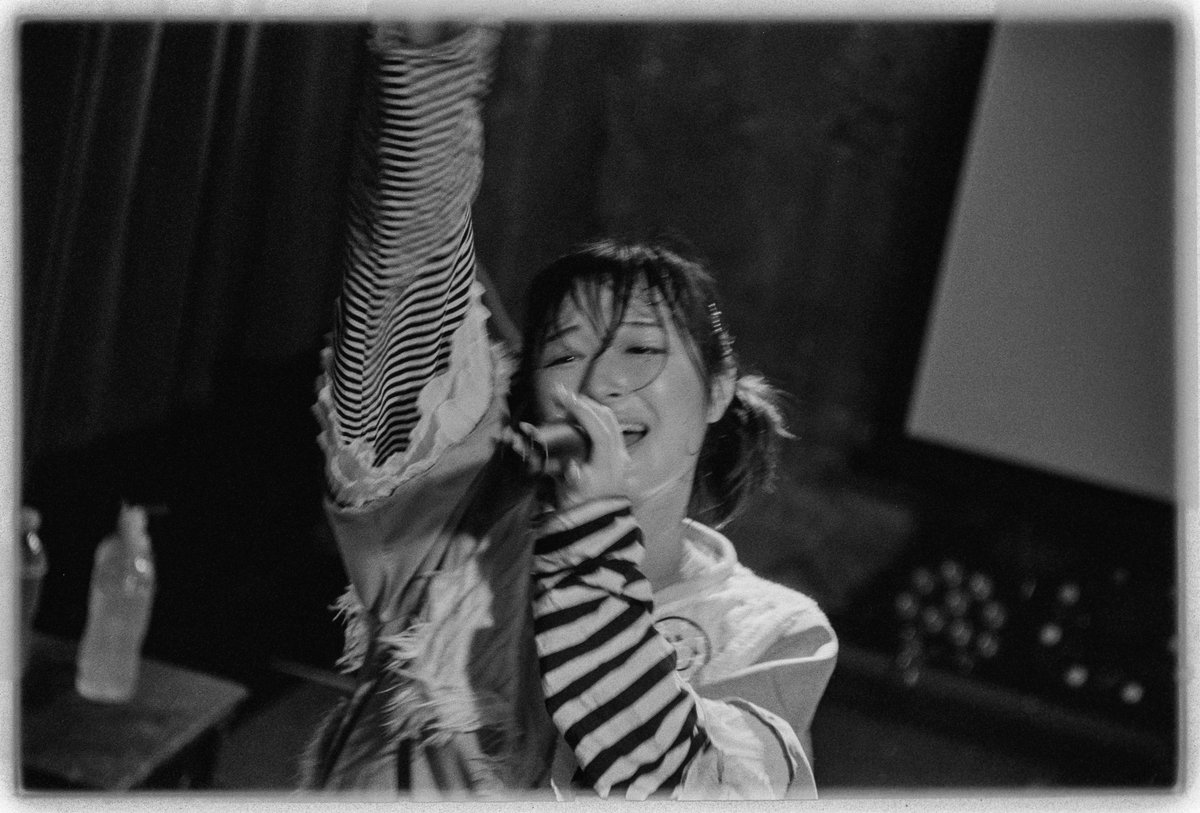 ASP_NZM's tweet photo. しみじみと、ユメカさんはいいグループに入ったなぁ、と。（親ですか？
楽しそうだし、さらに可愛くなったし。
前より上手く人の上を移動できるようになってた。笑

#PIGMONZ
#PIGMONZ名古屋 https://t.co/81rDTVyvpP