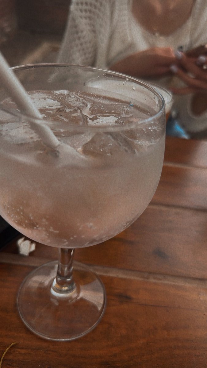 LittleMissMaex's tweet photo. 🍸 https://t.co/Pz0S4Fbfvb