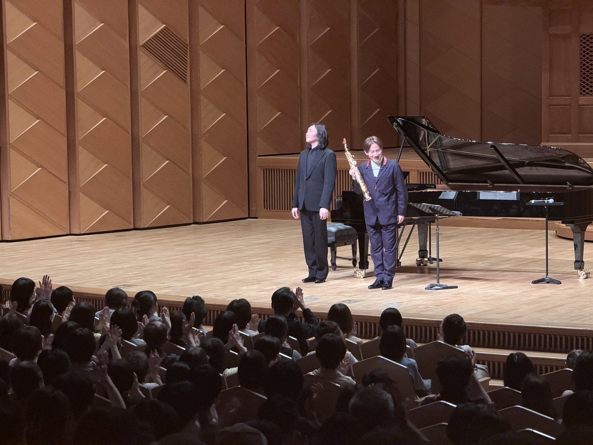 KoheiUeno710's tweet photo. 今日は秋田のアトリオン音楽ホールにて阪田知樹くんとリサイタル。沢山の温かいお客様にお越しいただき嬉しかった！皆様ありがとうございました。
初共演からもう8年。レパートリーも少しずつ増えてきて、どんどん楽しみも増していく！今年はあと一回埼玉で機会があります。お楽しみに。 https://t.co/iKan4MepUv