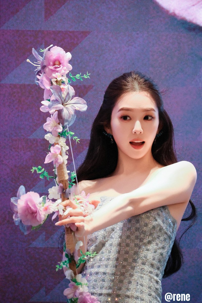 Irene 아이린 Global 🌷 tweet media