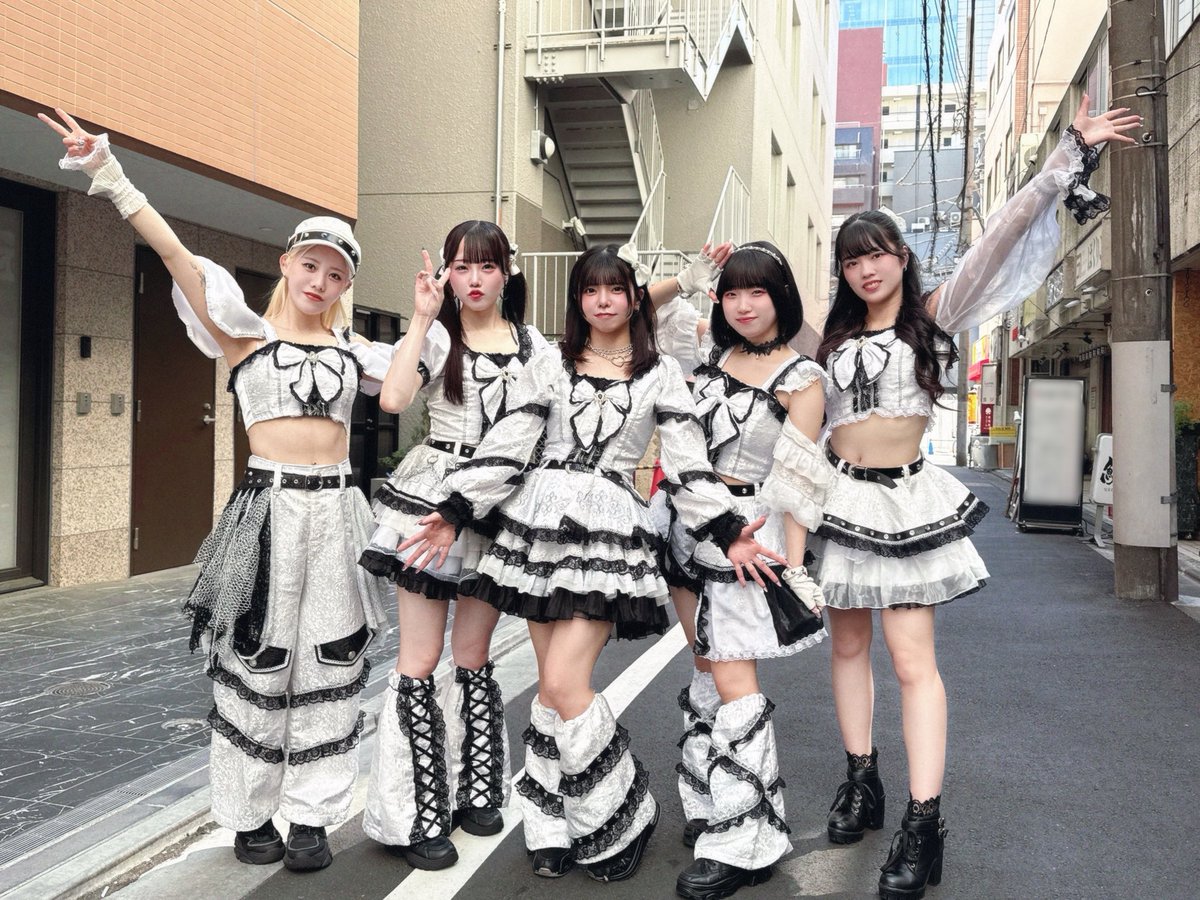 xenosymphony's tweet photo. 【♱ #ゼノシンライブ映像 ♱】

5月ラスト❗️
本日も2公演ご来場誠にありがとうございました🙇🏻✨

❶  🏰 GOTANDA G6
『踊れ！神風主催　踊祭-circuit‼』

＜SET LIST＞
M1. Mad Silence
M2. LS
M3.Godly Tune
M4.F Trick🎬
.

❷ 🏰  浅草VAMPKIN
『Girls Face in VAMPKIN』

＜SET LIST＞
M1.If I...
M2. Star  Sky
M3.DANANA🎬
M4.Godly Tune🎬
M5.F Trick

#ゼノシン 

￼