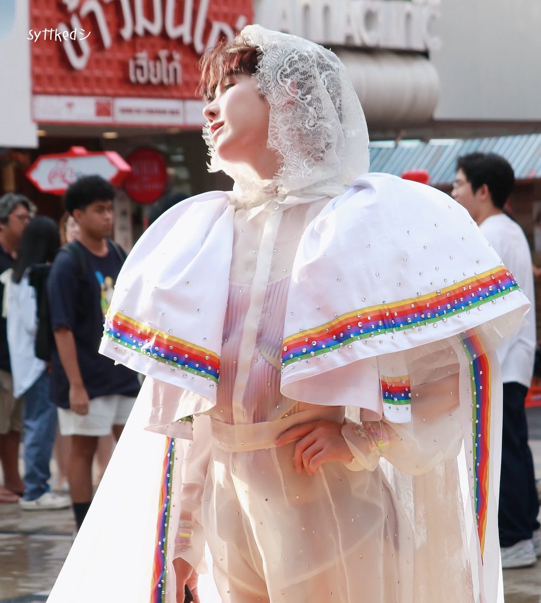 hubboyslove's tweet photo. 🏳️‍🌈 CHAPÉUZINHO DAS GAYS! Cooheart servindo perfeição na parada LGBTQIA+ de Bangkok.  #BangkokPride2026 https://t.co/WMCFNhB0Rn