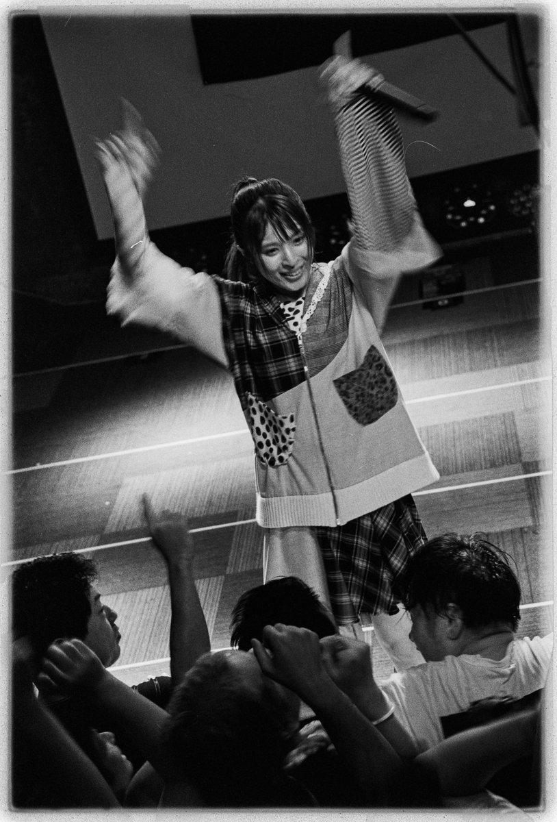 ASP_NZM's tweet photo. 当たり前のように全方向に目線を送るプー・ルイさん。
ライブ中に会話しているような錯覚を覚える。
#PIGMONZ
#PIGMONZ名古屋 https://t.co/ZNc2KY2GnV