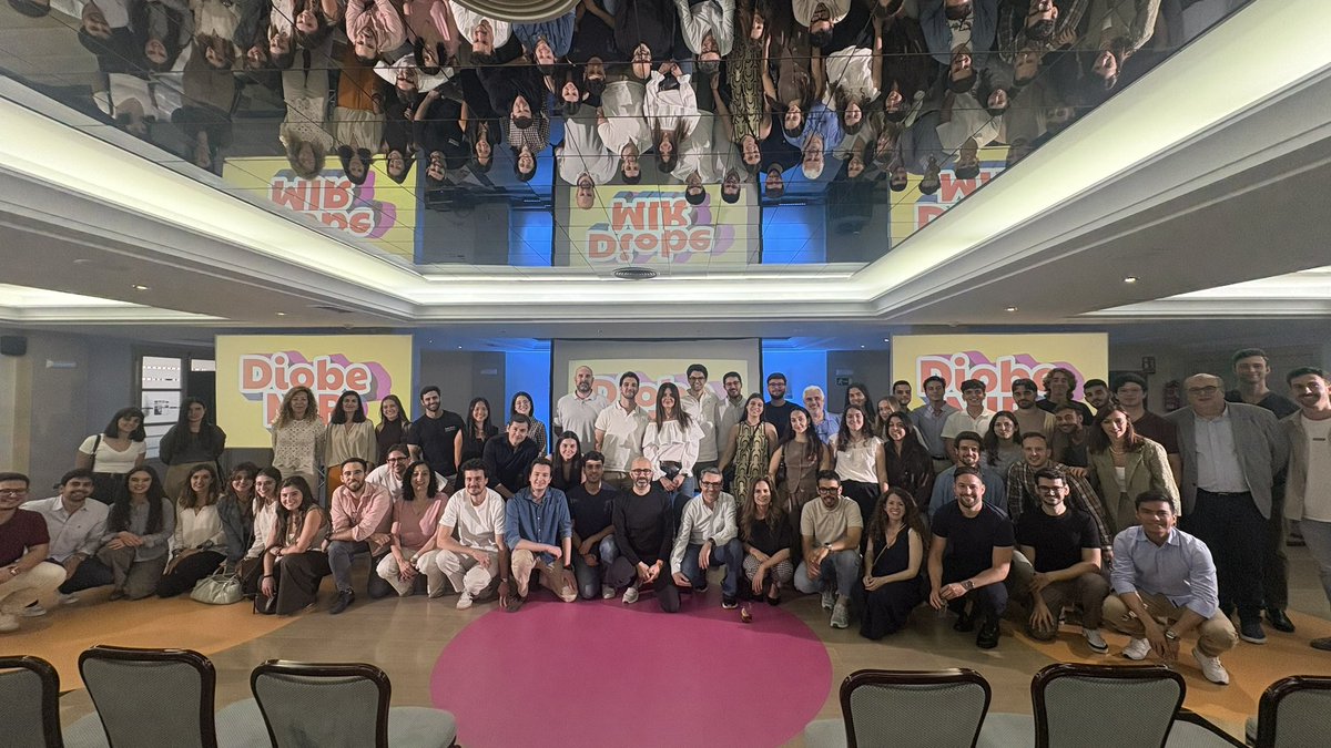 almucastro01's tweet photo. Termina Mayo 2026.
Un mes muy importante para mí:

🏩 Elección de su plaza de Onco de mi mayora @gabilopezcas 

🎓 Presentación de #LearningHUB @secardiologia 

🎂 20 aniversario de la Unidad de Rehabilitación Cardiaca @CardioHULP 

🇪🇸 1er @diabemir Nacional

Creo que será difícil que viva otro mes tan intenso y con tantas cosas buenas