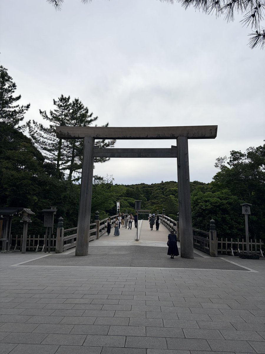 _omizo_'s tweet photo. 3日目の伊勢志摩旅
おかげ横丁は無人無開店🤣
お参り済まして赤福で一服。
お抹茶ファンになったもん🍵
日の入りは地元の方もびっくりの素晴らしさ、滅多に見られないとか。

明日ポケふた集めながら鰻食べて帰ろ。 https://t.co/wflLfNCyOh