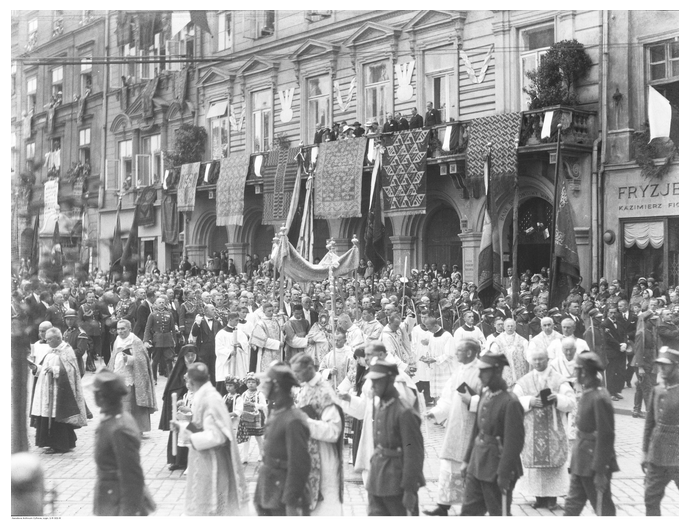 Jan34733995's tweet photo. 31.05.1934 r. - uroczystość Bożego Ciała w Krakowie.

Zdjęci 1 i 2 - monstrancję niesie arb. Adam Sapieha, tuż za Nim idzie Prezydent Rzeczpospolitej Ignacy Mościcki 🇵🇱

#BozeCialo https://t.co/DmpoXpkS3D