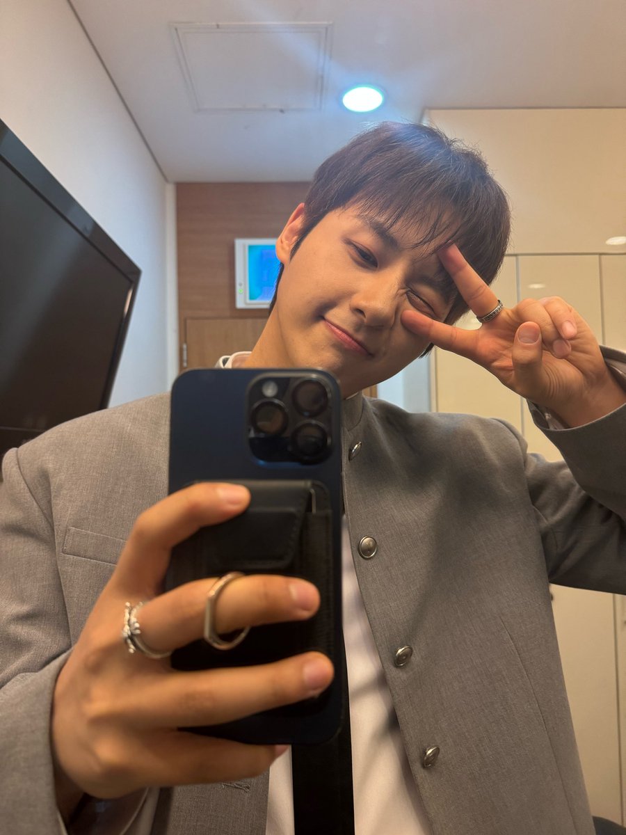 beedulc's tweet photo. 연하남친미 있으시다... https://t.co/LHuXcIisFu