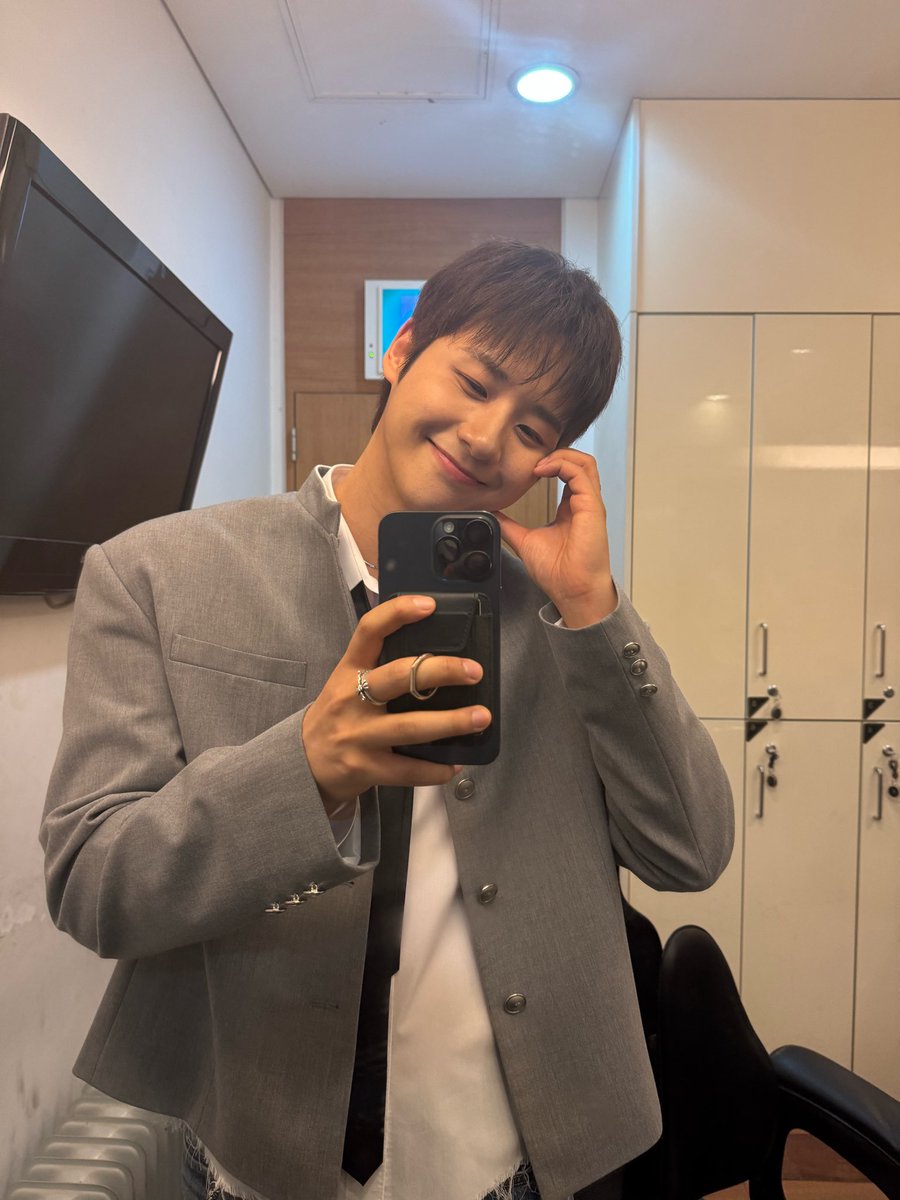 beedulc's tweet photo. 연하남친미 있으시다... https://t.co/LHuXcIisFu